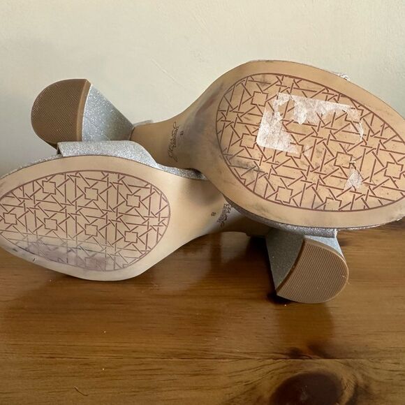 Jewel Badgley Mischka Louise Peep-Toe Block Heel, size 8 - Picture 6 of 8